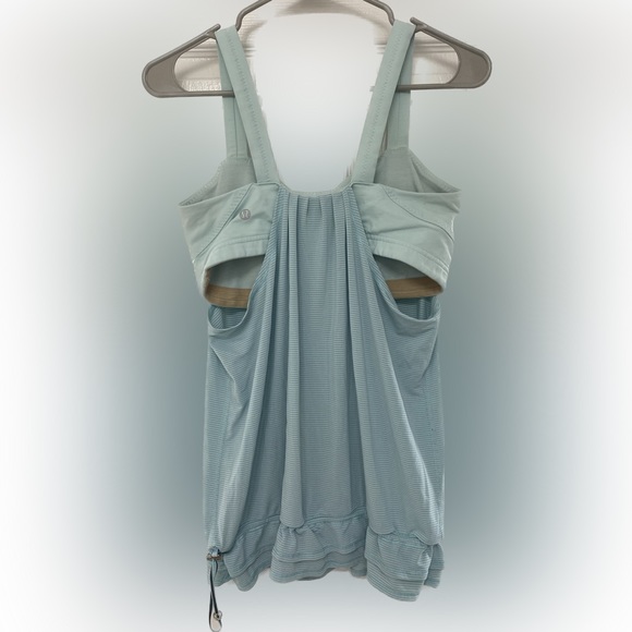 Lululemon Run: Back On Track Tank
Heathered Aquamarine Size 8 - Picture 5 of 7